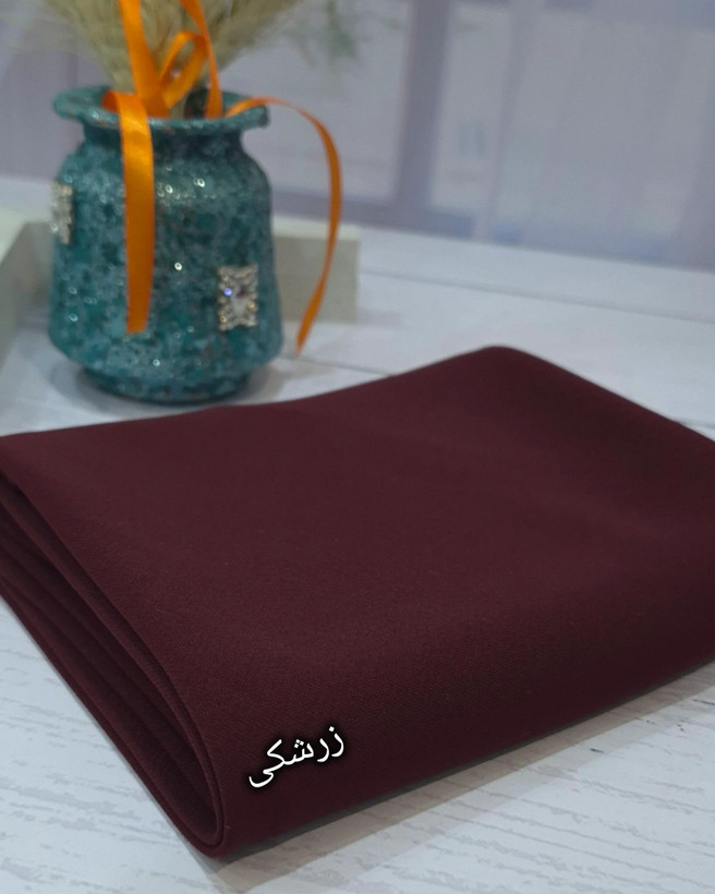 مقنعه کرپ طیف کالباسی و زرشکی با قد ۹۰